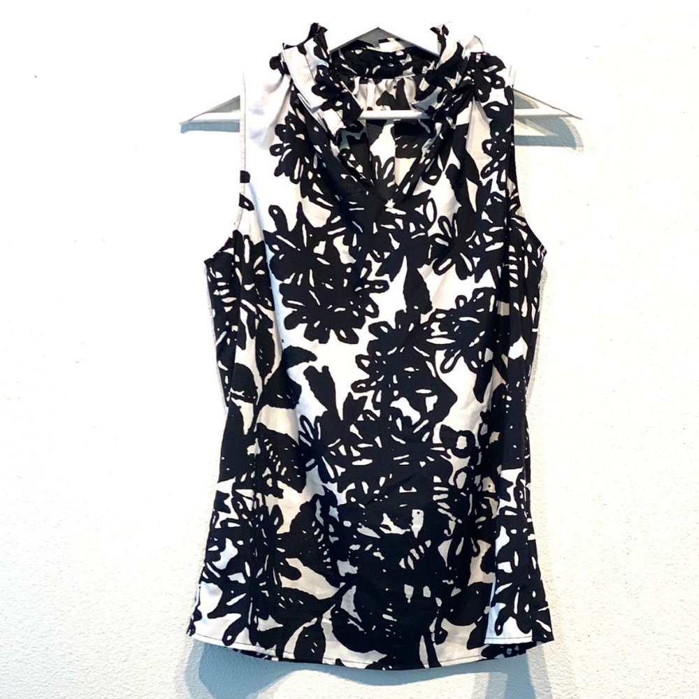 Outback Red by The Limited Black and White Sleeveless Print Blouse Top